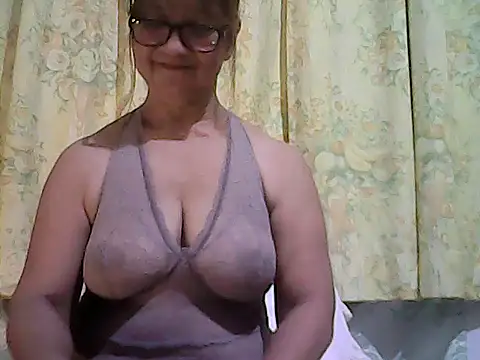 Snapshot of ScorpionLove12 chatting on 12/17/25, 11:00 ScorpionLove12 online show from 12/17/25, 11:00