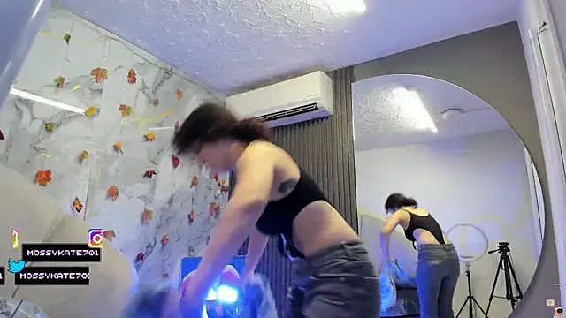 Snapshot of Katemoss70 chatting on 11/05/25, 12:27 Katemoss70 online show from 11/05/25, 12:27