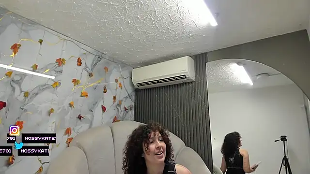 Snapshot of Katemoss70 chatting on 11/08/25, 12:16 Katemoss70 online show from 11/08/25, 12:16