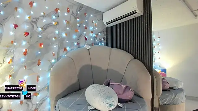 Snapshot of Katemoss70 chatting on 11/10/25, 12:26 Katemoss70 online show from 11/10/25, 12:26