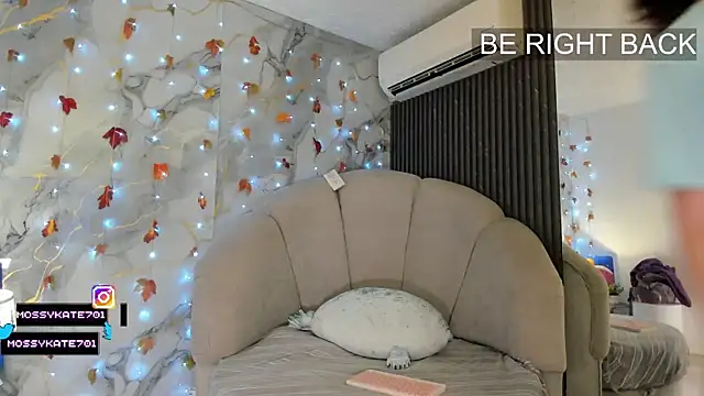 Snapshot of Katemoss70 chatting on 11/20/25, 12:27 Katemoss70 online show from 11/20/25, 12:27