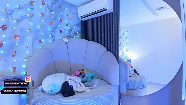 Snapshot of Katemoss70 chatting on 11/21/25, 12:37 Katemoss70 online show from 11/21/25, 12:37