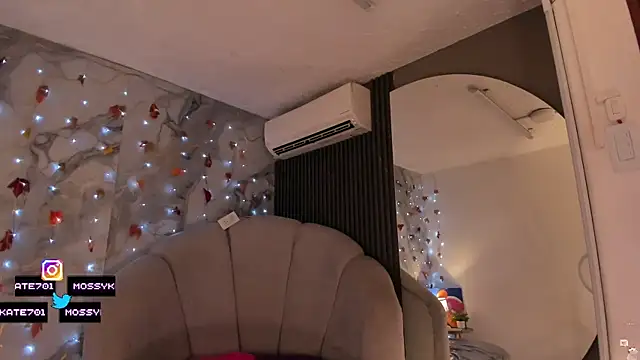 Snapshot of Katemoss70 chatting on 11/27/25, 12:29 Katemoss70 online show from 11/27/25, 12:29