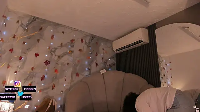 Snapshot of Katemoss70 chatting on 11/30/25, 12:31 Katemoss70 online show from 11/30/25, 12:31