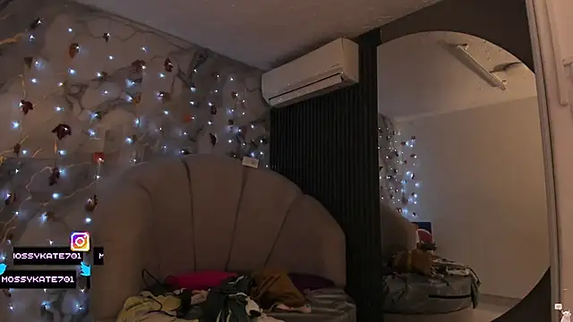 Snapshot of Katemoss70 chatting on 12/04/25, 12:25 Katemoss70 online show from 12/04/25, 12:25