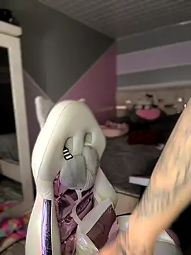 Sam Thompsoon  online show from 11/14/25, 02:54