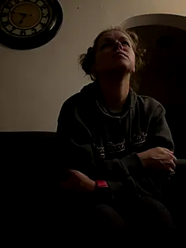 Snapshot of bustybunny25 chatting on 10/25/25, 04:20 bustybunny25 online show from 10/25/25, 04:20