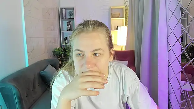 Snapshot of JadeSoft chatting on 09/24/25, 08:23 JadeSoft online show from 09/24/25, 08:23