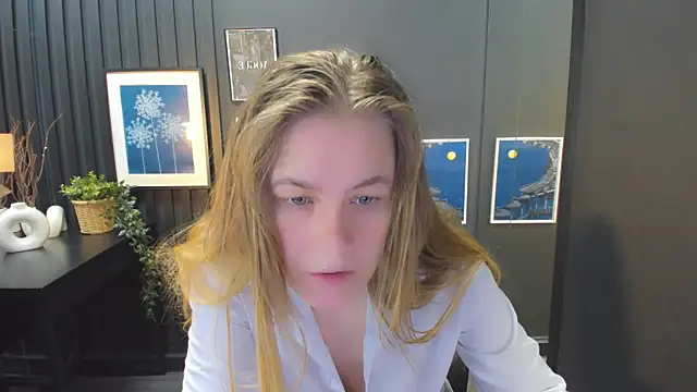 Snapshot of JadeSoft chatting on 10/12/25, 01:32 JadeSoft online show from 10/12/25, 01:32