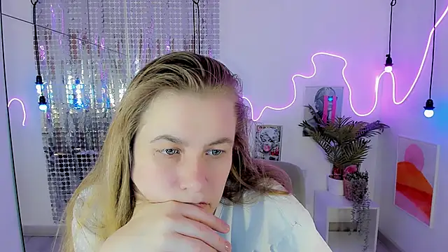 Snapshot of JadeSoft chatting on 10/24/25, 08:27 JadeSoft online show from 10/24/25, 08:27