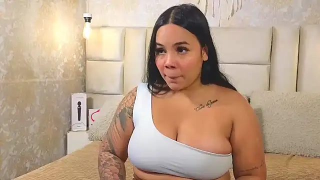 EmilyQueen3x online show from 05/15/26, 01:51