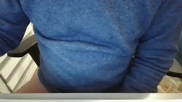 Snapshot of alessexxx24 chatting on 03/07/25, 08:33 alessexxx24 online show from 03/07/25, 08:33