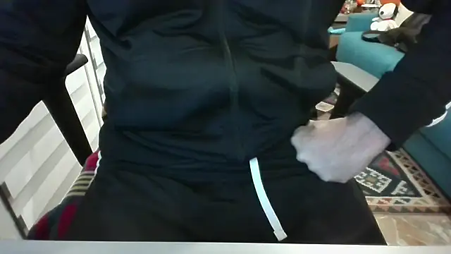 Snapshot of alessexxx24 chatting on 10/07/25, 11:24 alessexxx24 online show from 10/07/25, 11:24