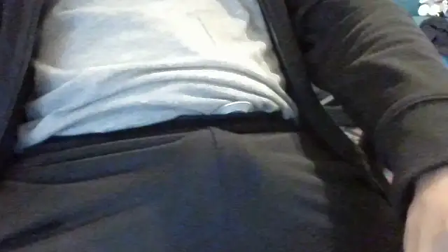 Snapshot of alessexxx24 chatting on 10/20/25, 08:15 alessexxx24 online show from 10/20/25, 08:15