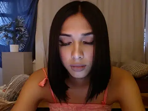 Snapshot of TSqueenOfCUM chatting on 07/13/26, 09:23 TSqueenOfCUM online show from 07/13/26, 09:23