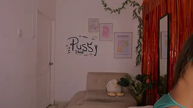 Snapshot of hornyprincess__ chatting on 10/30/25, 06:08 hornyprincess online show from 10/30/25, 06:08