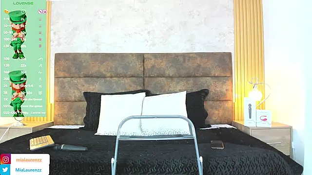 MiaLaurenzz online show from 03/18/25, 02:04