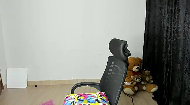 Snapshot of _Hello_Titty_ chatting on 02/18/25, 02:38 Hello Titty online show from 02/18/25, 02:38