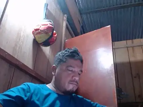 Snapshot of Vulckano43 chatting on 03/04/25, 07:32 Vulckano43 online show from 03/04/25, 07:32