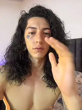 Snapshot of tommylongxx chatting on 11/16/25, 09:53 tommylongxx online show from 11/16/25, 09:53