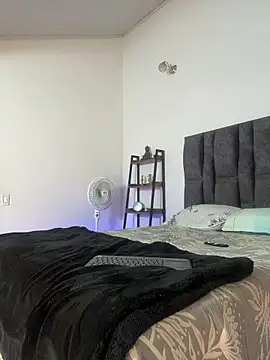 Snapshot of tommylongxx chatting on 11/19/25, 10:54 tommylongxx online show from 11/19/25, 10:54