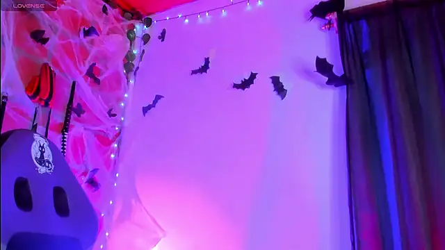 EmmaRusso online show from 11/21/25, 12:32