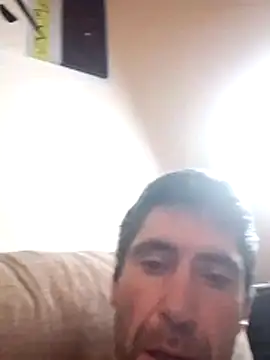 Snapshot of Pollon34- chatting on 11/17/25, 05:02 Pollon34- online show from 11/17/25, 05:02