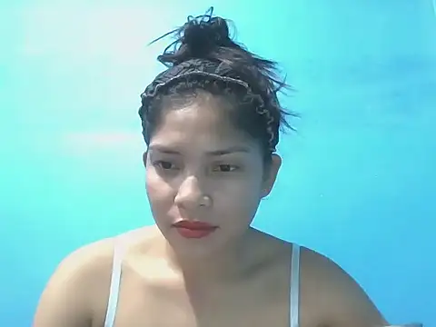 Snapshot of prettyyoung_mom23 chatting on 12/16/25, 02:00 prettyyoung mom23 online show from 12/16/25, 02:00