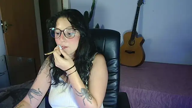 Snapshot of myamillor chatting on 02/19/25, 10:20 myamillor online show from 02/19/25, 10:20