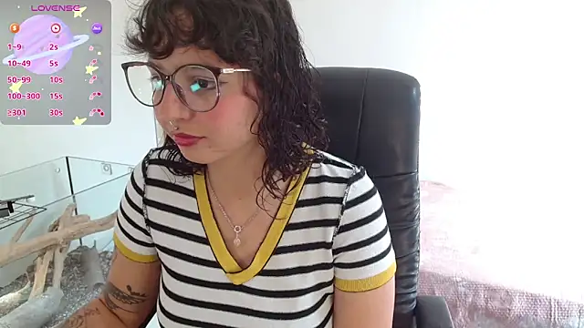 Snapshot of myamillor chatting on 09/30/25, 04:45 myamillor online show from 09/30/25, 04:45