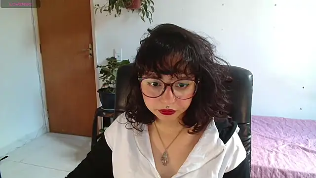 Snapshot of myamillor chatting on 10/22/25, 10:59 myamillor online show from 10/22/25, 10:59