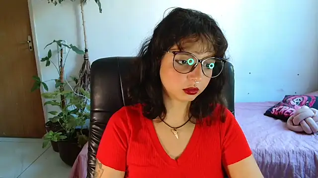 Snapshot of myamillor chatting on 12/18/25, 11:27 myamillor online show from 12/18/25, 11:27