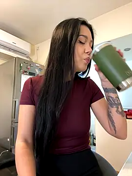 Snapshot of denise_k chatting on 10/20/25, 11:43 denise k online show from 10/20/25, 11:43