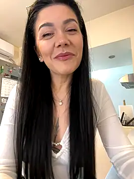 Snapshot of denise_k chatting on 10/23/25, 11:42 denise k online show from 10/23/25, 11:42