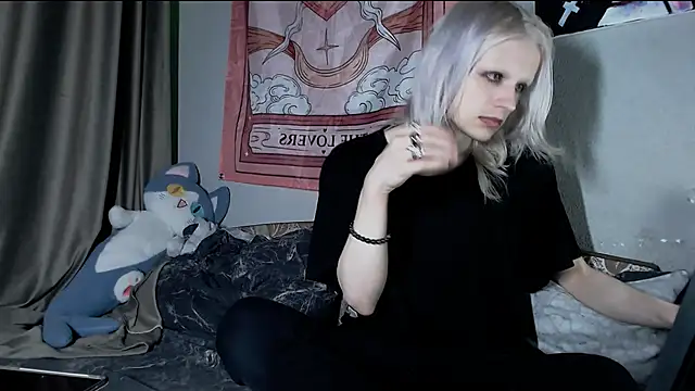 Alien Bella online show from 06/21/26, 11:51