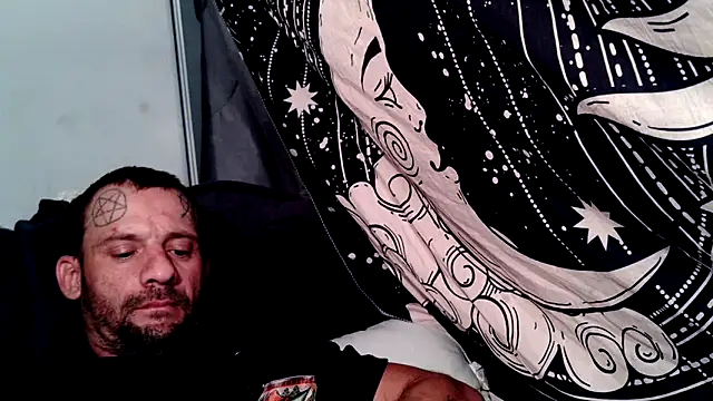 Snapshot of goodick4u28 chatting on 12/15/25, 04:17 goodick4u28 online show from 12/15/25, 04:17