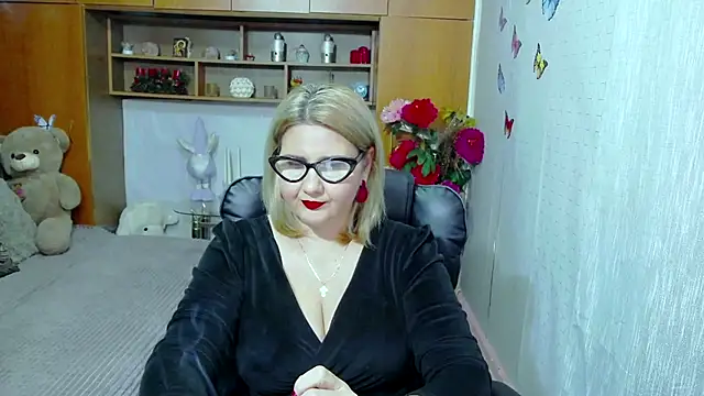 Snapshot of LucilleFenlys chatting on 09/16/25, 12:00 LucilleFenlys online show from 09/16/25, 12:00