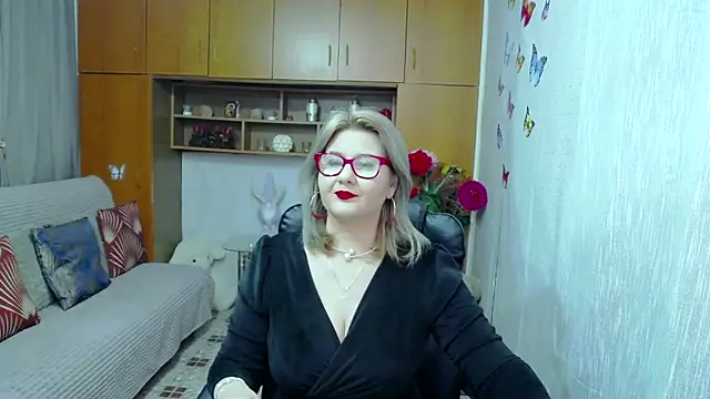 Snapshot of LucilleFenlys chatting on 10/20/25, 09:15 LucilleFenlys online show from 10/20/25, 09:15