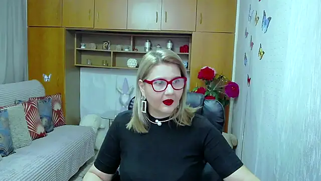 Snapshot of LucilleFenlys chatting on 11/02/25, 07:27 LucilleFenlys online show from 11/02/25, 07:27