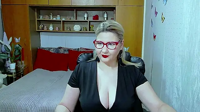LucilleFenlys online show from 03/18/26, 07:50