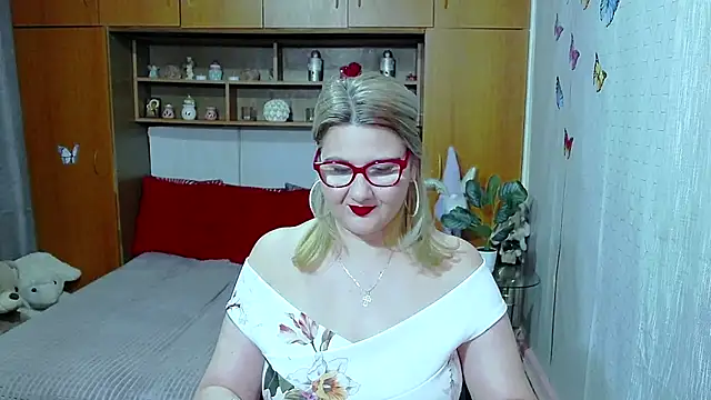 LucilleFenlys online show from 05/25/26, 10:16