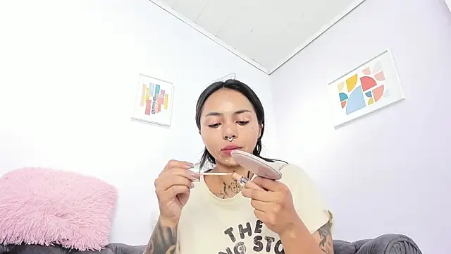 Snapshot of miss_soffi_ chatting on 11/06/25, 12:17 miss soffi online show from 11/06/25, 12:17