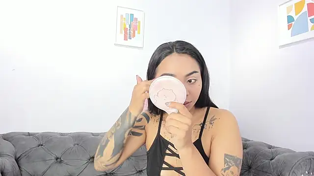 Snapshot of miss_soffi_ chatting on 11/15/25, 12:23 miss soffi online show from 11/15/25, 12:23