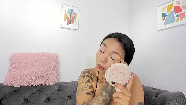 Snapshot of miss_soffi_ chatting on 11/24/25, 12:16 miss soffi online show from 11/24/25, 12:16