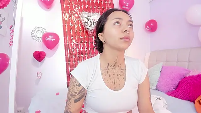 Snapshot of miss_soffi_ chatting on 02/14/26, 12:24 miss soffi online show from 02/14/26, 12:24