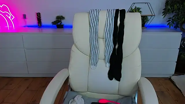 Snapshot of Kamilla_Hot chatting on 10/30/25, 07:03 Kamilla Hot online show from 10/30/25, 07:03