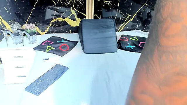 Snapshot of NahomyOwen chatting on 10/06/25, 12:24 NahomyOwen online show from 10/06/25, 12:24