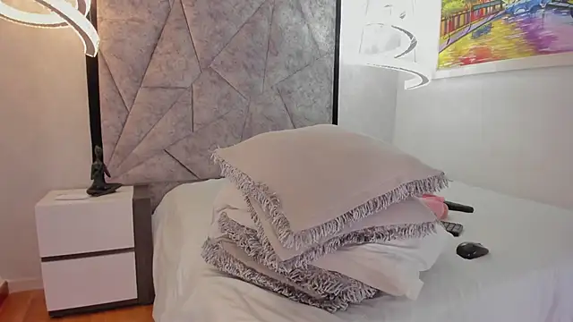 AmandaNordby  online show from 01/31/25, 08:43