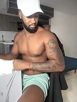 Snapshot of blackdrey18 chatting on 10/31/25, 03:46 blackdrey18 online show from 10/31/25, 03:46