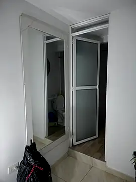 Snapshot of blackdrey18 chatting on 11/21/25, 12:10 blackdrey18 online show from 11/21/25, 12:10